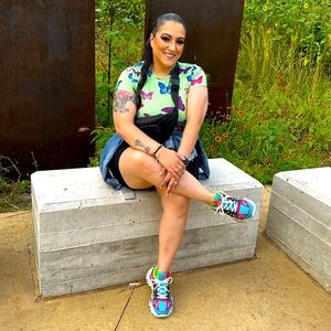 Meet your Posher, Celly